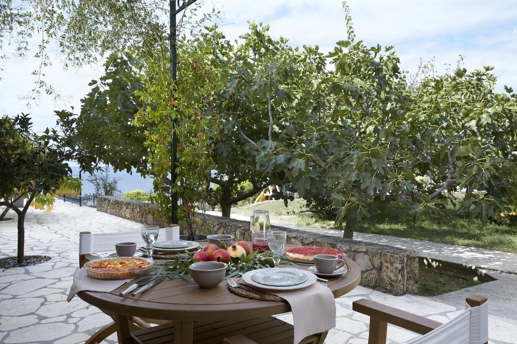 Avra Private Suites Lassi  Exterior foto