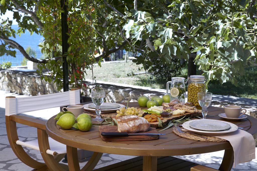 Avra Private Suites Lassi  Exterior foto