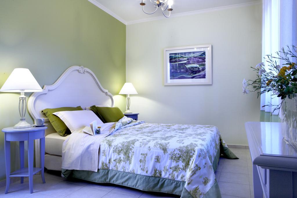 Avra Private Suites Lassi  Exterior foto