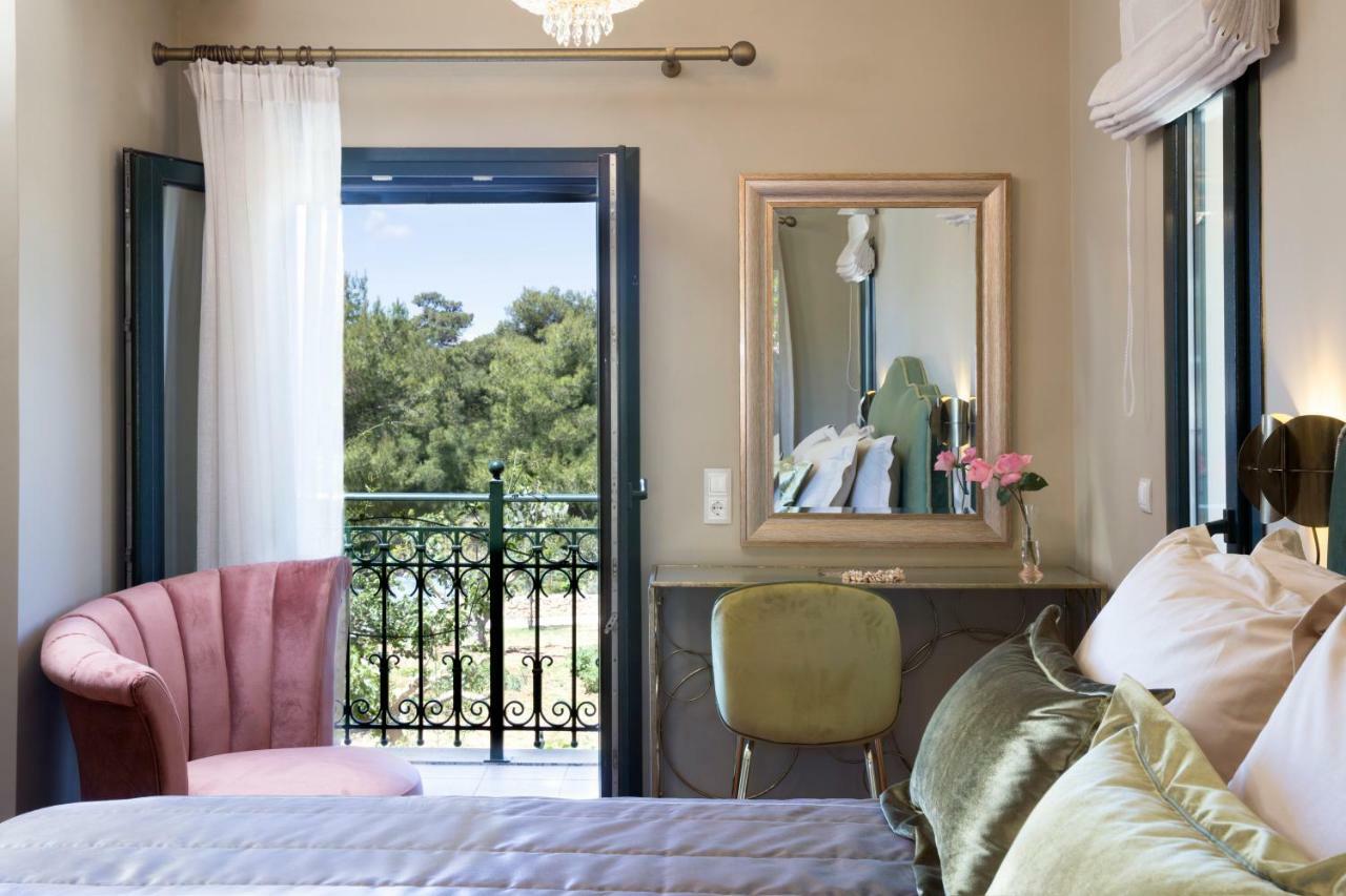Avra Private Suites Lassi  Exterior foto